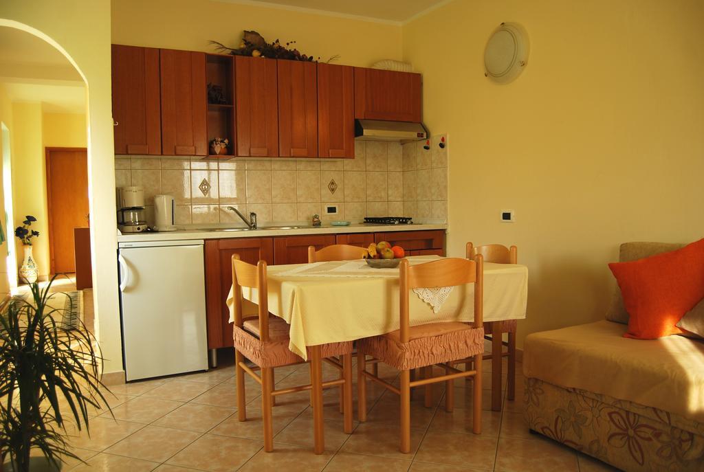 Apartments Mira Tar-Vabriga Esterno foto