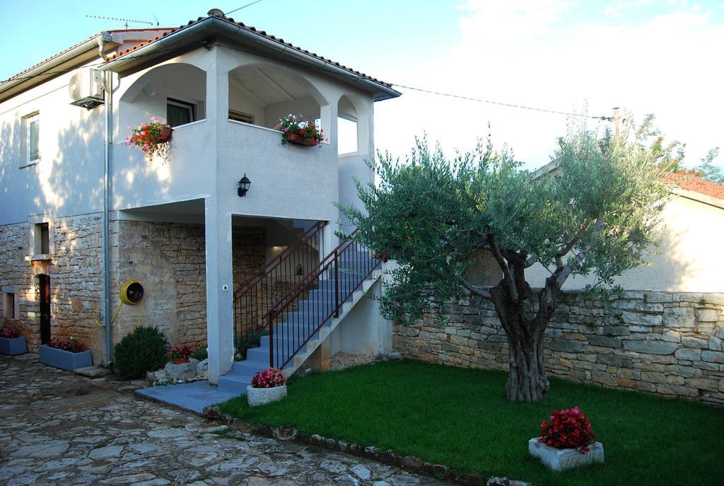 Apartments Mira Tar-Vabriga Esterno foto